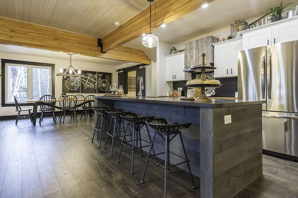 Pinetree-kitchen-dining